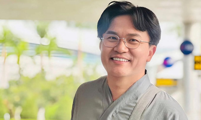 MC Đại Nghĩa tham gia trực tiếp hỗ trợ dân chịu thiệt hại cho thiên tai ở miền Trung. Ảnh: Nhân vật cung cấp