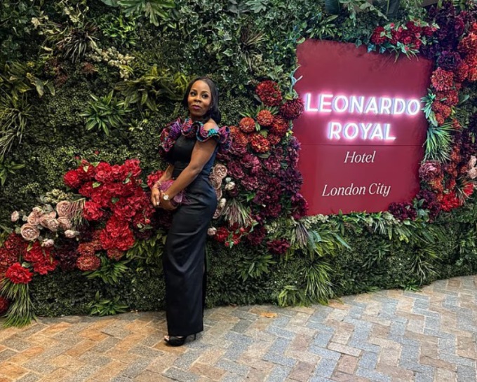 Bà Sheila Ebana tại buổi dạ tiệc Giáng sinh ở London ngày 7/11. Ảnh: Sportmail