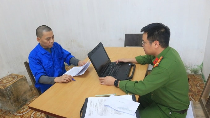 Nguyễn Văn Đtạ khi bị bắt. Ảnh Công an cung cấp