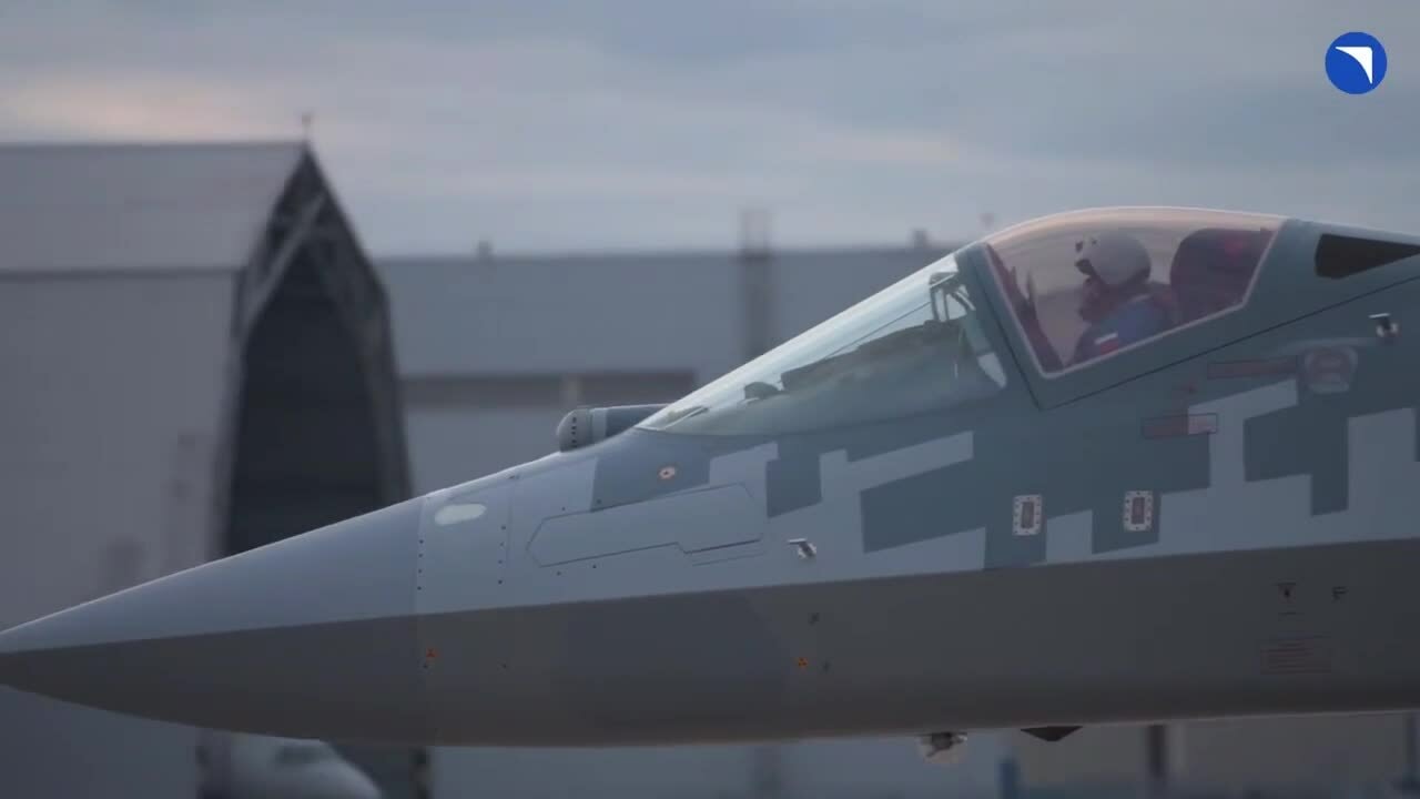 Nga lần đầu khoe tên lửa trong thân tiêm kích Su-57