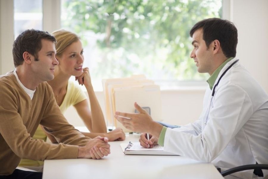 Nam giới cần khám sức khỏe sinh sản và giữ lối sống lành mạnh trước khi thực hiện IVF (Pinterest)