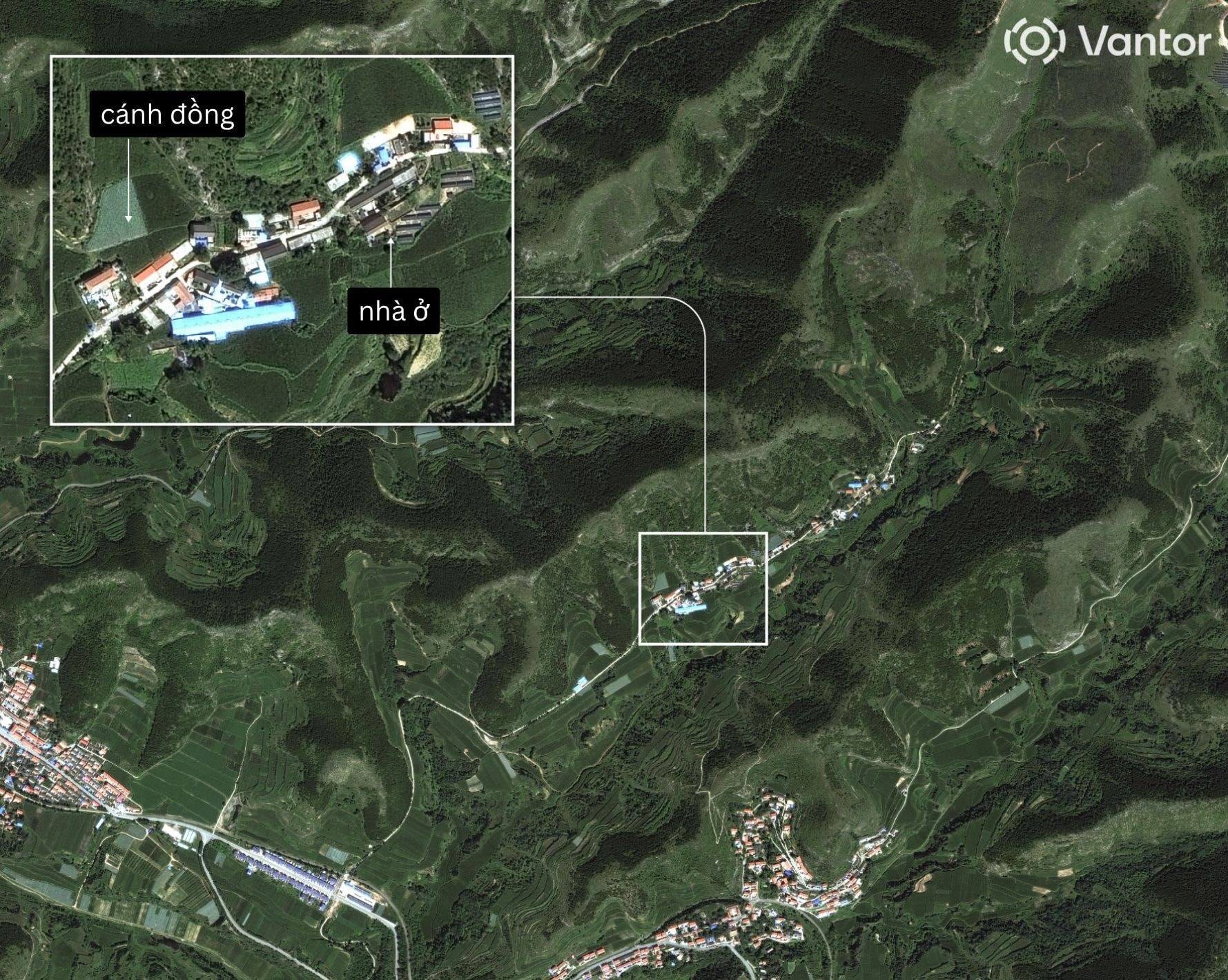 Ảnh vệ tinh 29/8/2019 cho thấy khu dân cư và các cánh đồng tại Sơn Tây (Trung Quốc) trước khi khu vực này bị giải tỏa. (Nguồn: Vantor, CNN/Chú thích: Diễm Châu)