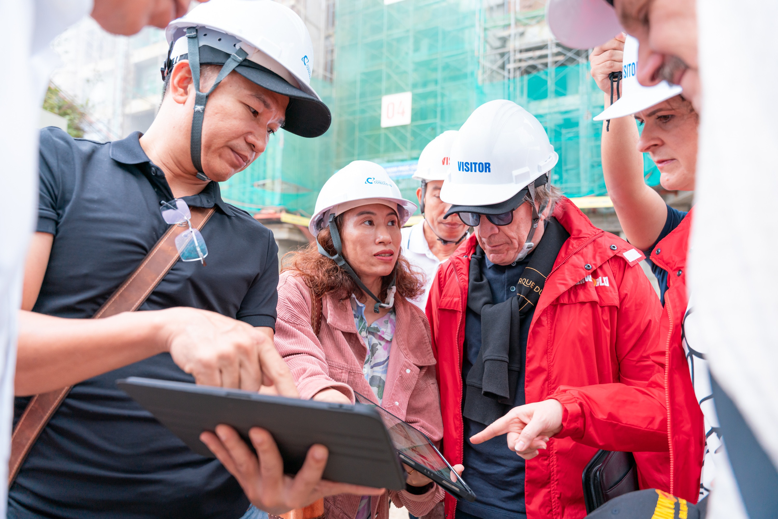 Đại diện Tập đoàn Sun Group và Cirque du Soleil cùng đến tham quan, khảo sát các dự án sắp ra mắt tại Sun World Ba Na Hills.