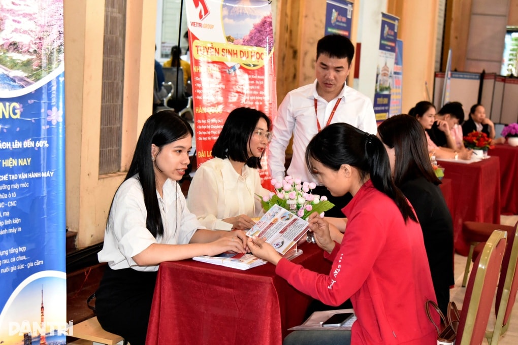 Hàng nghìn cơ hội làm việc ở nước ngoài, lương cao nhất 120 triệu đồng - 1