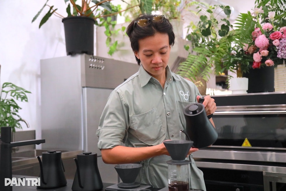 Quán “cà phê nhà giàu” trong ngõ ở Hà Nội, bán 750.000 đồng/ly - 2 Quán “cà phê nhà giàu” trong ngõ ở Hà Nội, bán 750.000 đồng/ly - 2