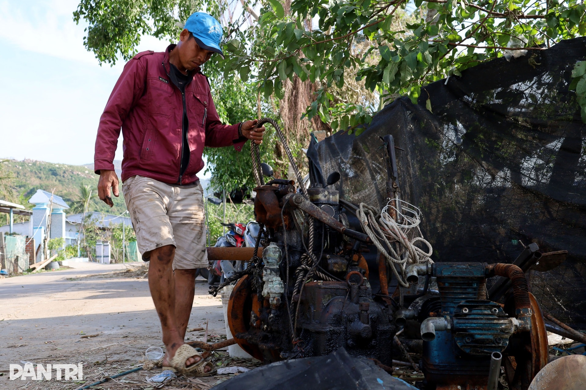 Loạt cần câu cơm tan nát, nỗi đau ở Vũng Chào sau bão Kalmaegi - 9