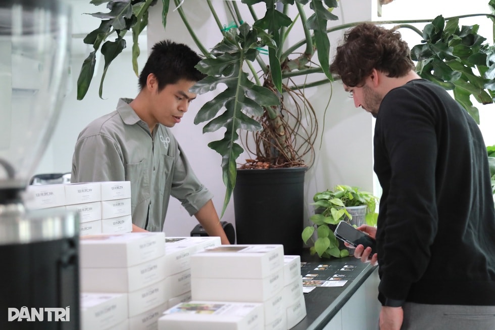 Quán “cà phê nhà giàu” trong ngõ ở Hà Nội, bán 750.000 đồng/ly - 6 Quán “cà phê nhà giàu” trong ngõ ở Hà Nội, bán 750.000 đồng/ly - 6