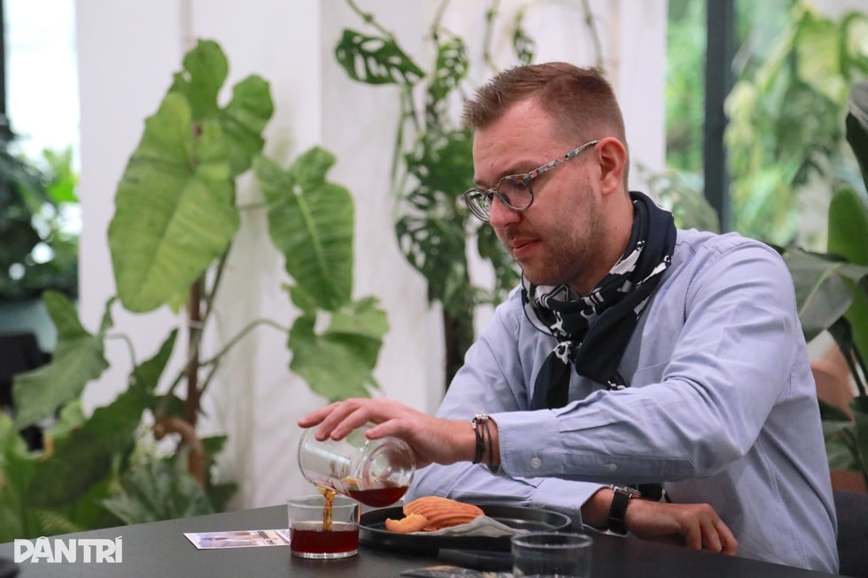 Quán “cà phê nhà giàu” trong ngõ ở Hà Nội, bán 750.000 đồng/ly - 1 Quán “cà phê nhà giàu” trong ngõ ở Hà Nội, bán 750.000 đồng/ly - 1