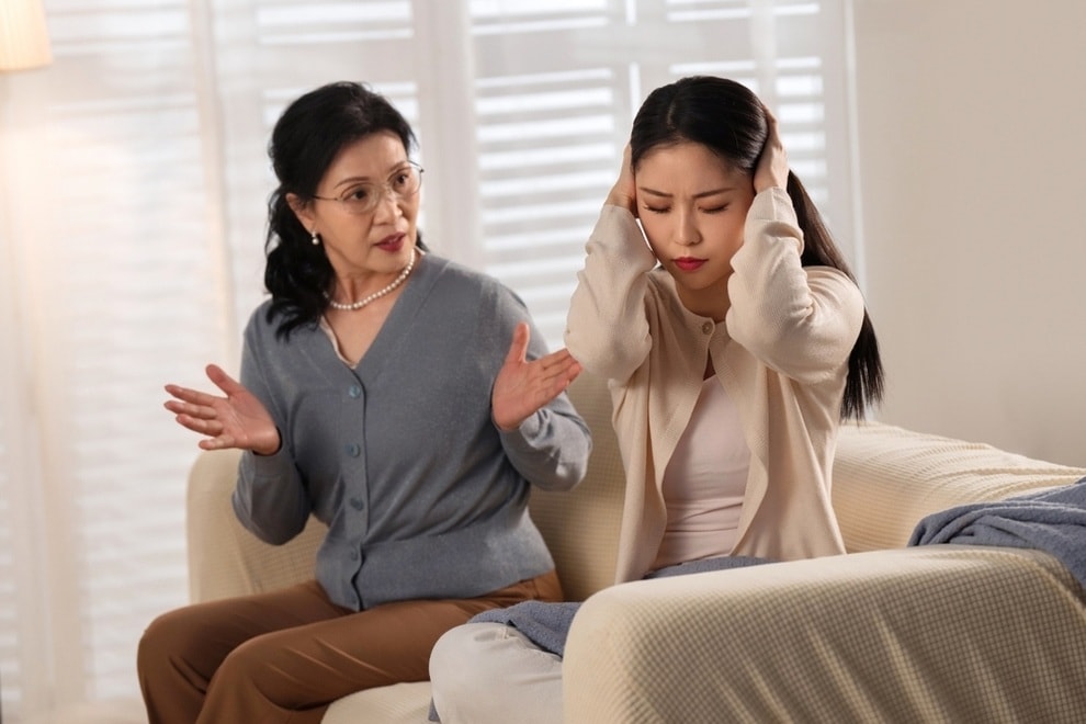 Mẹ sống buông thả, tôi mất chồng vì nỗi nhục không thể gột rửa - 1