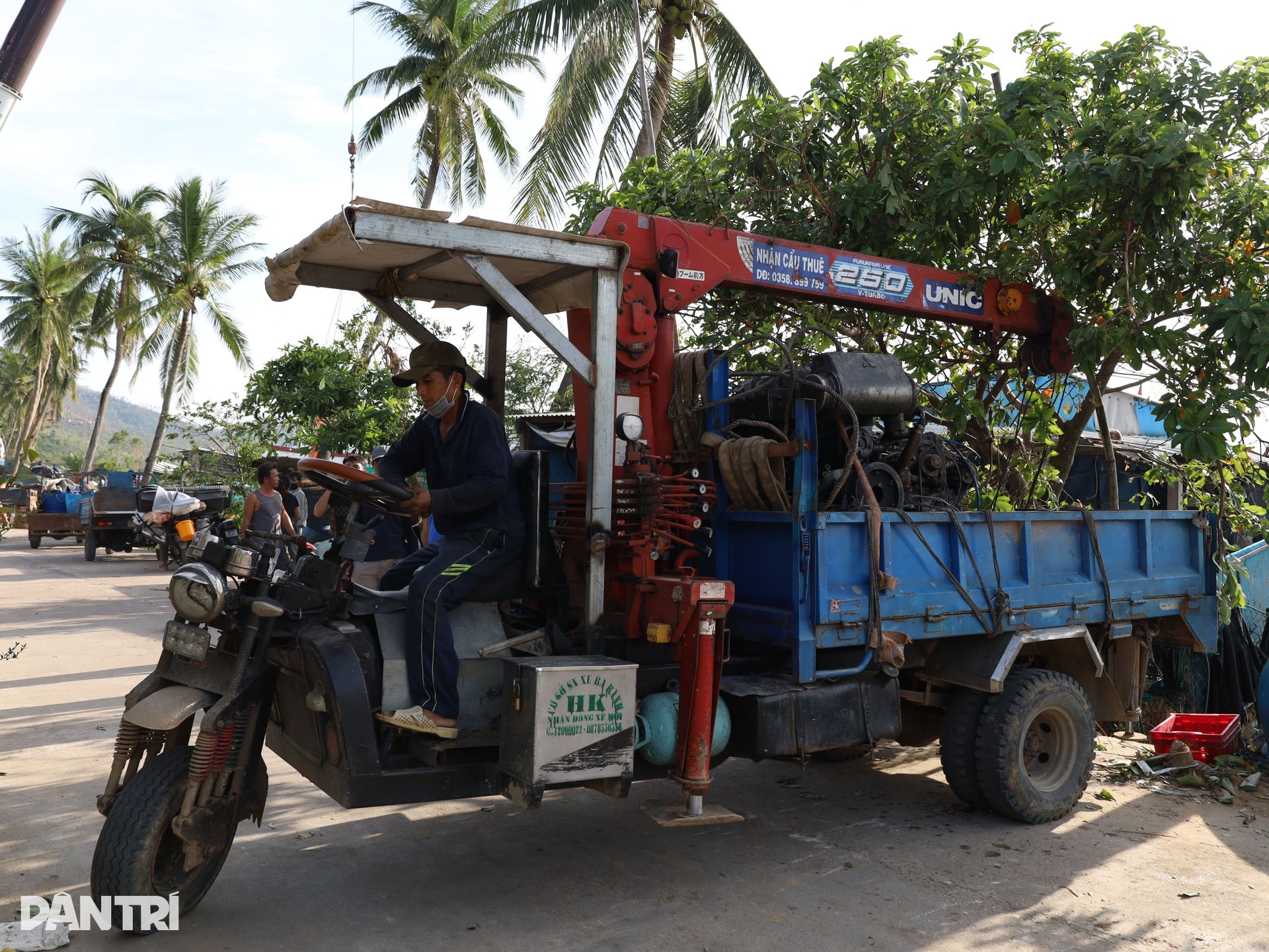 Loạt cần câu cơm tan nát, nỗi đau ở Vũng Chào sau bão Kalmaegi - 8