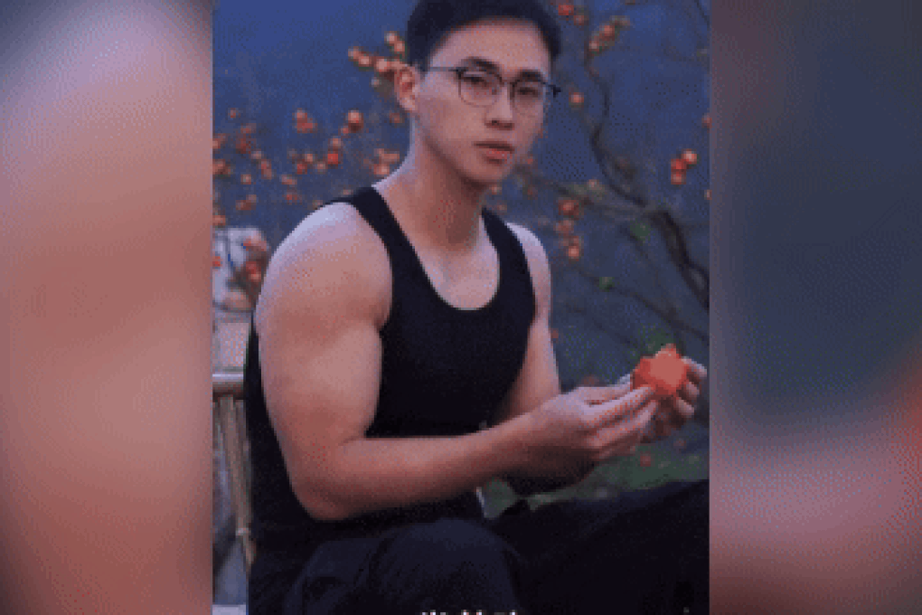 Cán bộ thôn mặc áo ba lỗ quay video khoe cơ bắp, giúp dân bán sạch nông sản - 1 Cán bộ thôn mặc áo ba lỗ quay video khoe cơ bắp, giúp dân bán sạch nông sản - 1