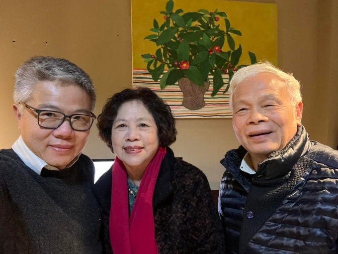 Giáo sư Ngô Bảo Châu và bố mẹ dịp Tết Nguyên đán năm ngoái. Ảnh: Nhân vật