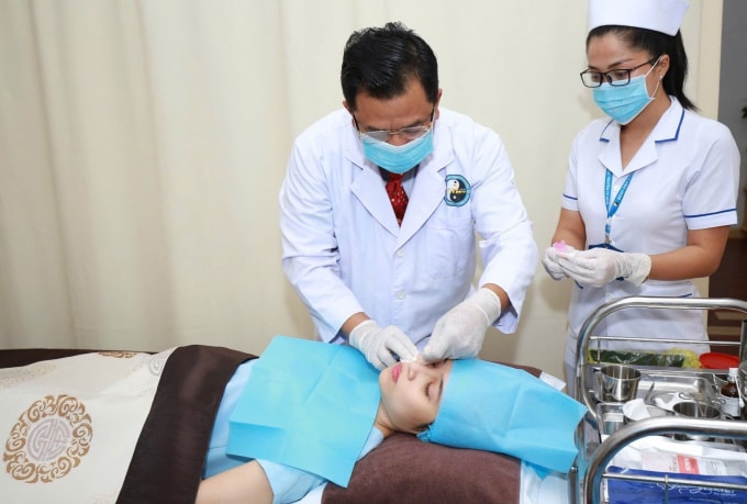 Điều trị thẩm mỹ da tại Bệnh viện Y học cổ truyền TP HCM. Ảnh: Huyền Nguyễn