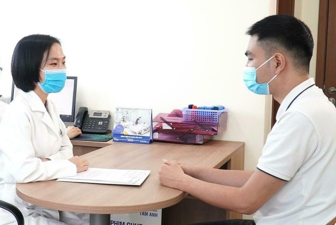 Bác sĩ khám cho bệnh nhân mắc bệnh phổi tắc nghẽn mạn tính. Ảnh minh họa: Bệnh viện Đa khoa Tâm Anh