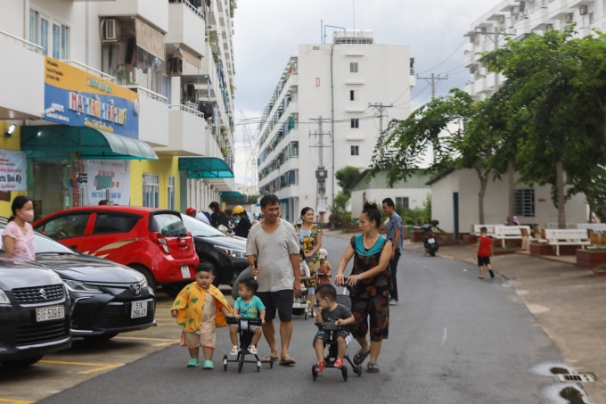 Cuộc sống ở khu nhà ở xã hội tại TP HCM. Ảnh: Quỳnh Trần