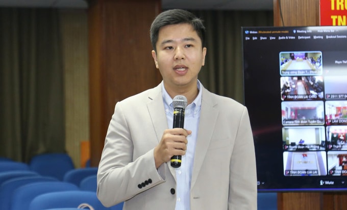 Bác sĩ Đỗ Doãn Bách, Viện Tim mạch - Bệnh viện Bạch Mai, phát biểu chiều 11/11. Ảnh: Hải Lâm