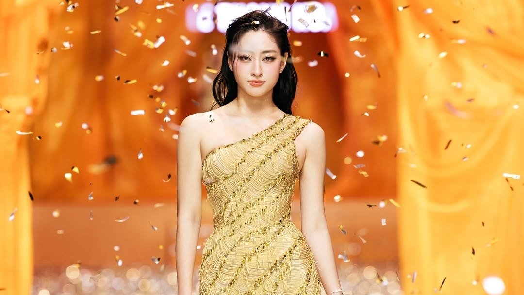 Lương Thùy Linh diễn show Lê Thanh Hòa