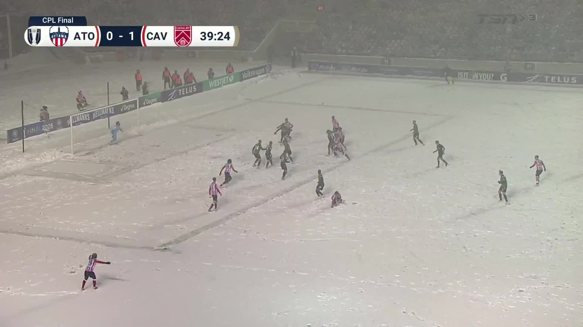 Siêu phẩm ở chung kết phủ trắng tuyết tại Canada