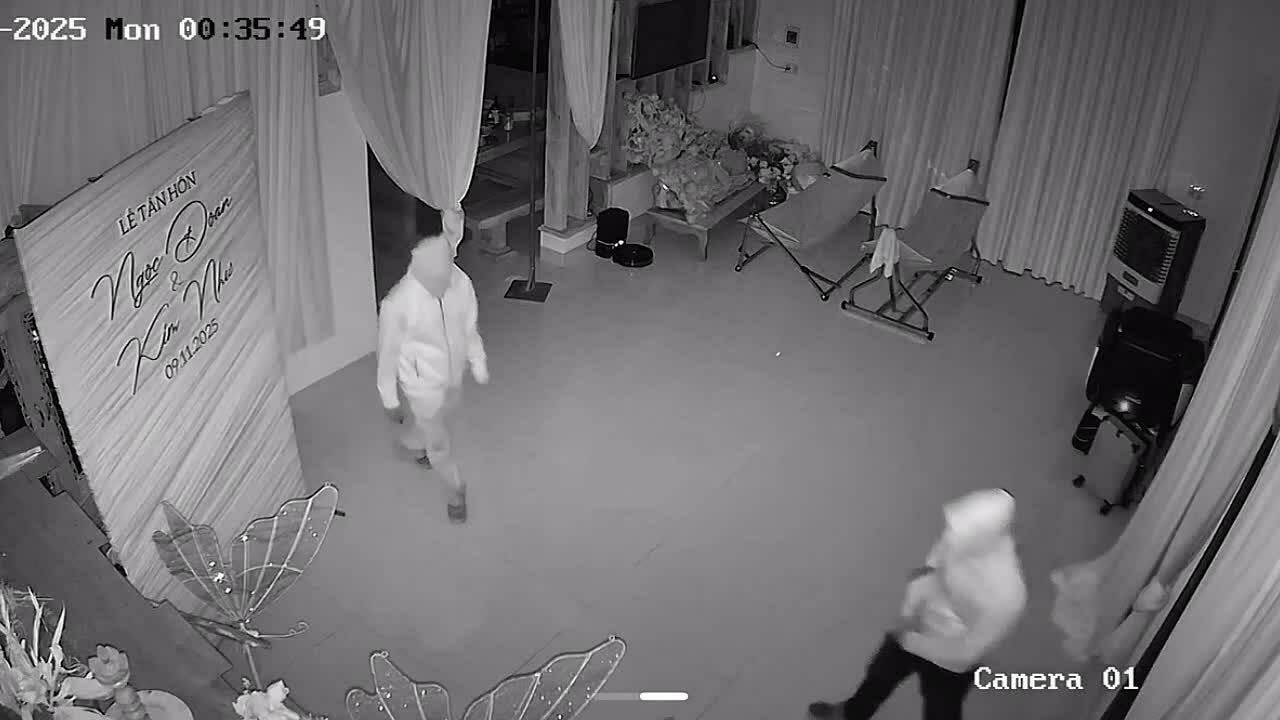 Hai tên trộm cầm dao vào nhà trộm tiền mừng cưới