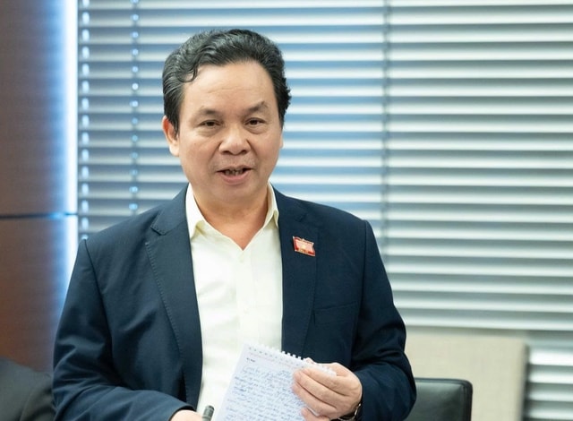 Giấy phép 25 ngành nghề bị loại bỏ, Bộ trưởng nói "vẫn chưa đủ", sẽ cắt giảm thêm - Ảnh 2.