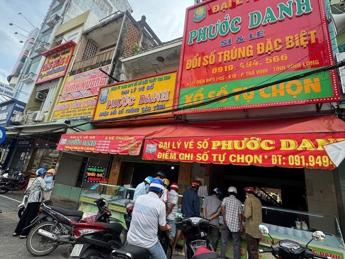 Xổ số miền Nam: Đại lý vé số liên tục đổi thưởng cho người trúng độc đắc - Ảnh 1.