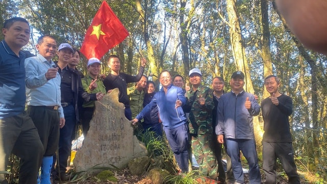 Mở tuyến du lịch mạo hiểm 'Chinh phục đỉnh Pù Luông' săn mây ở độ cao 1.700m- Ảnh 7. Mở tuyến du lịch mạo hiểm 'Chinh phục đỉnh Pù Luông' săn mây ở độ cao 1.700m- Ảnh 7.