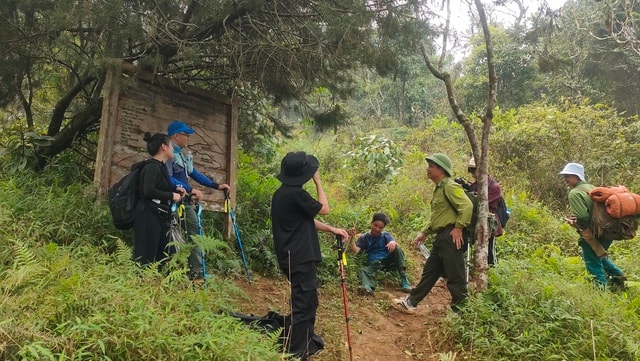 Mở tuyến du lịch mạo hiểm 'Chinh phục đỉnh Pù Luông' săn mây ở độ cao 1.700m- Ảnh 4. Mở tuyến du lịch mạo hiểm 'Chinh phục đỉnh Pù Luông' săn mây ở độ cao 1.700m- Ảnh 4.