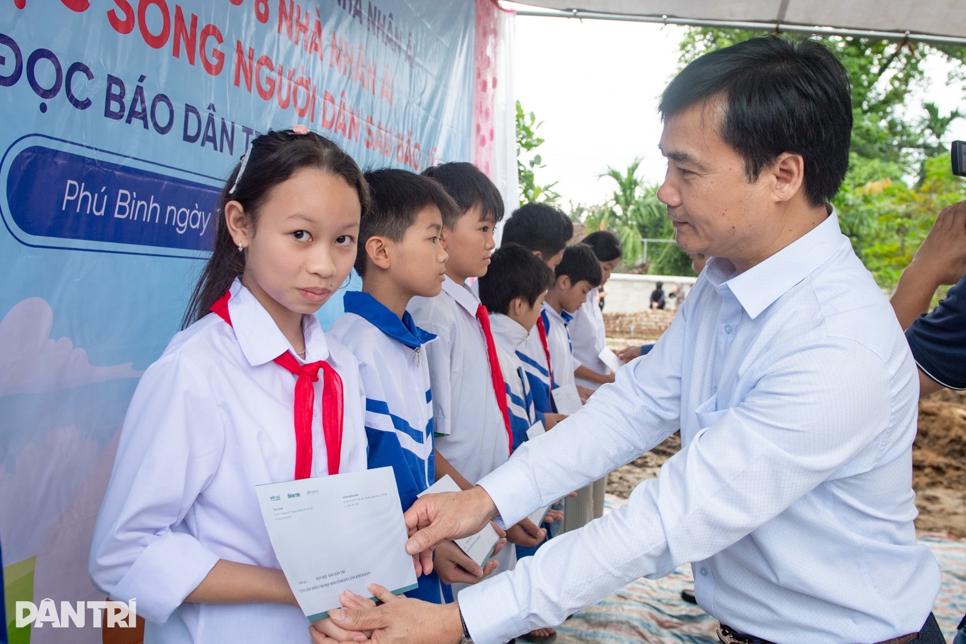 Khởi công 8 nhà Nhân ái tặng các hộ bị sập nhà do bão số 11 ở Thái Nguyên - 11