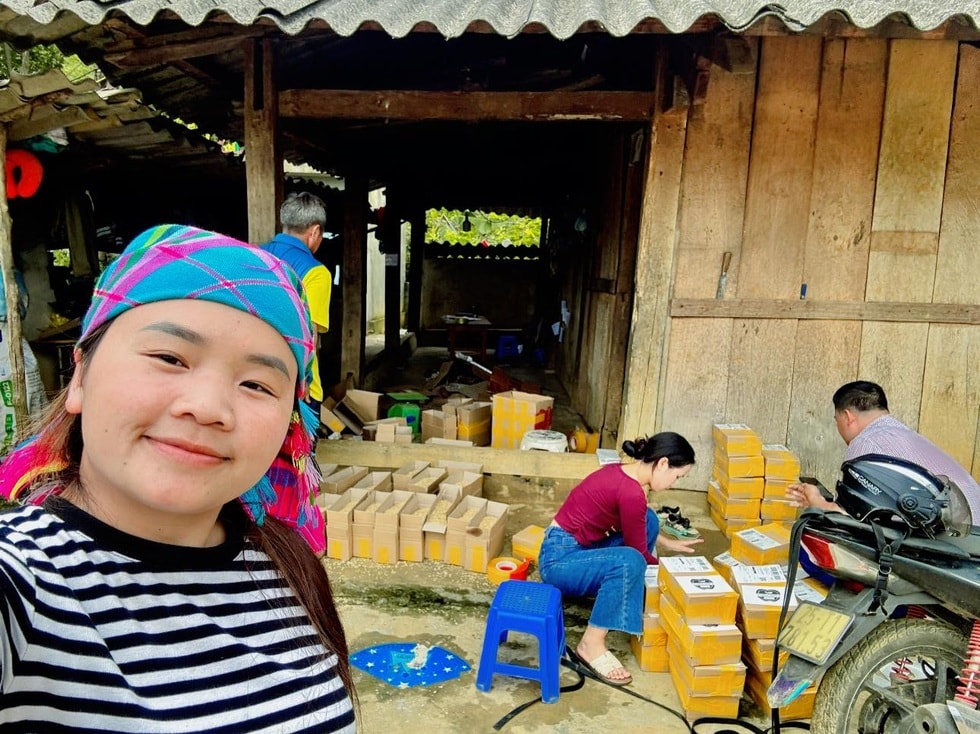 Bó rau 2.000 đồng đổi đời cô gái nghèo chốn thâm sơn - 3 Bó rau 2.000 đồng đổi đời cô gái nghèo chốn thâm sơn - 3