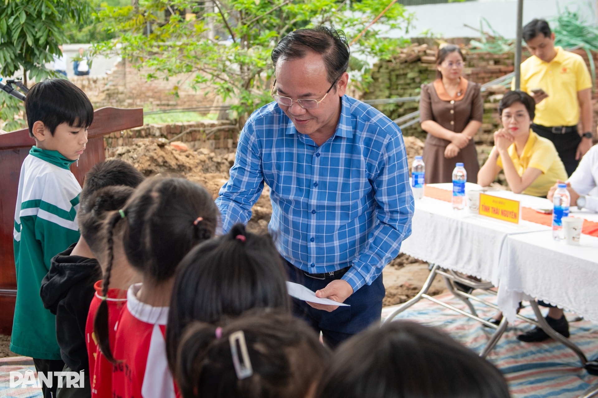 Khởi công 8 nhà Nhân ái tặng các hộ bị sập nhà do bão số 11 ở Thái Nguyên - 12