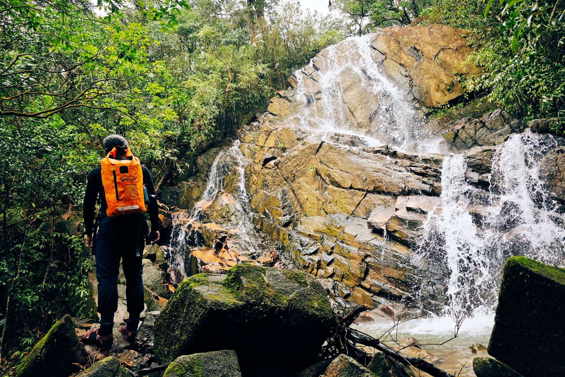 Săn mây trên “nóc nhà” Voi Mẹp cao hơn 1.700m so với mực nước biển - 4 Săn mây trên “nóc nhà” Voi Mẹp cao hơn 1.700m so với mực nước biển - 4