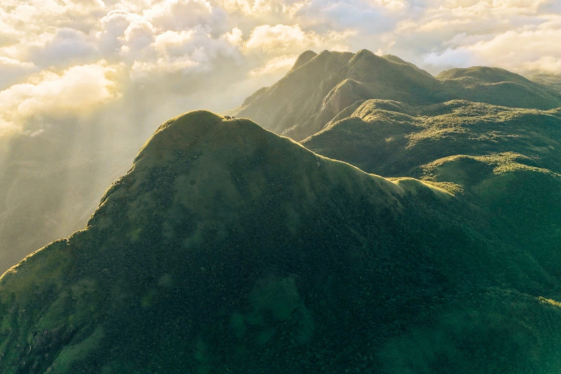 Săn mây trên “nóc nhà” Voi Mẹp cao hơn 1.700m so với mực nước biển - 3 Săn mây trên “nóc nhà” Voi Mẹp cao hơn 1.700m so với mực nước biển - 3