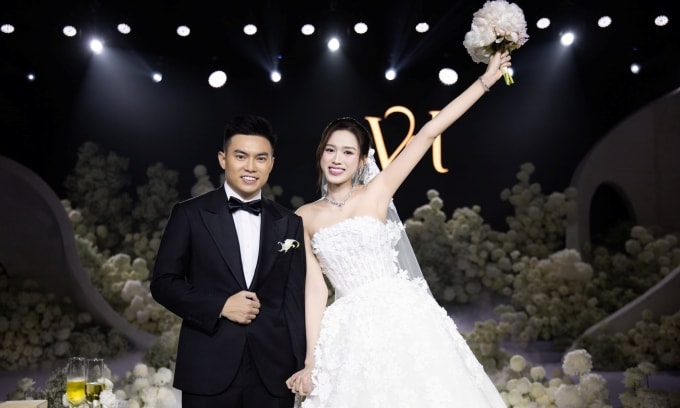 Vợ chồng Đỗ Thị Hà tại tiệc cưới hôm 9/11 ở Hà Nội. Ảnh: Linh Lê Chí