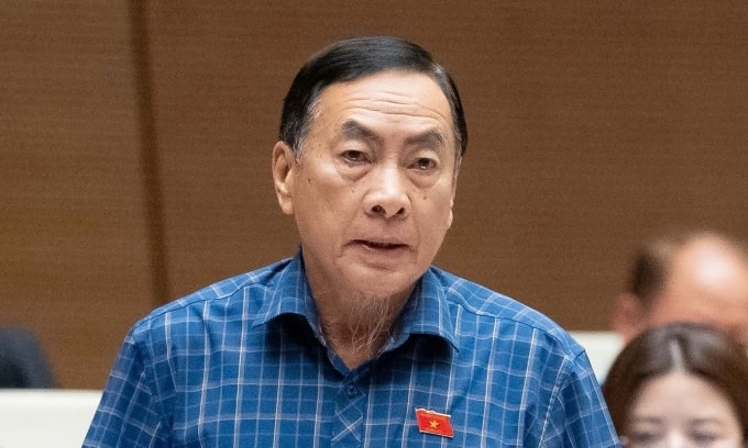 Đại biểu Phạm Văn Hòa phát biểu tại phiên họp chiều 12/11. Ảnh: Media Quốc hội