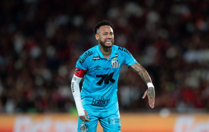 Neymar phản ứng trong trận Santos thua Flamengo 2-3 ở vòng 32 giải VĐQG Brazil ngày 9/11. Ảnh: Sipa