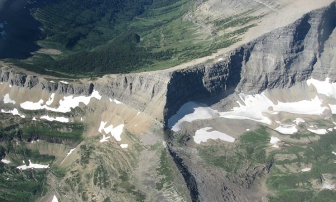 Đỉnh Triple Divide nhìn từ trên cao. Ảnh: Imgur