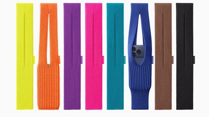 iPhone Pocket phiên bản dây ngắn. Ảnh: Apple