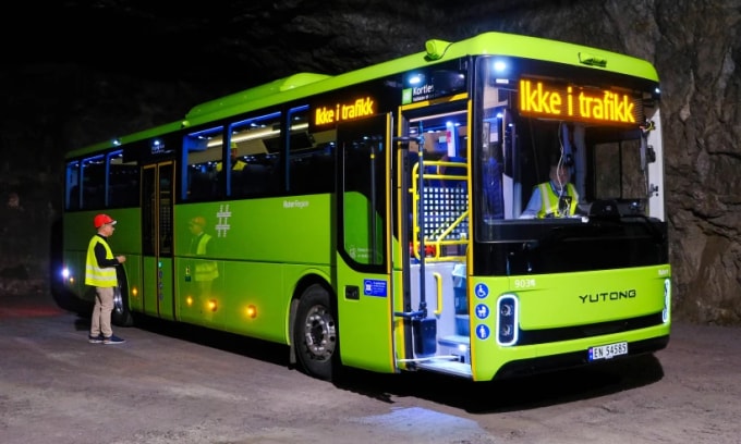 Xe buýt Yutong do Trung Quốc sản xuất trong quá trình thử nghiệm hệ thống liên lạc của xe vào ngày 14/8 tại Sandvika, Na Uy. Ảnh: Ruter