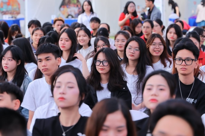 Sinh viên Đại học Hà Nội tham gia ngày hội việc làm, ngày 12/11. Ảnh: HANU