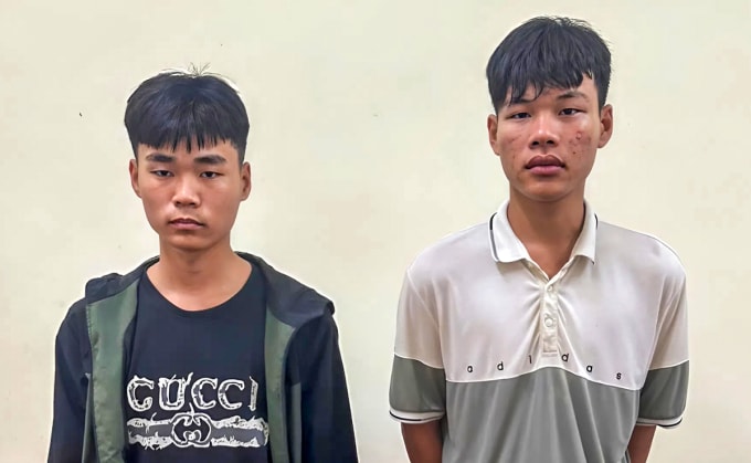 Nghi phạm Huy và Thông (từ phải qua), tại cơ quan điều tra. Ảnh: Công an cung cấp