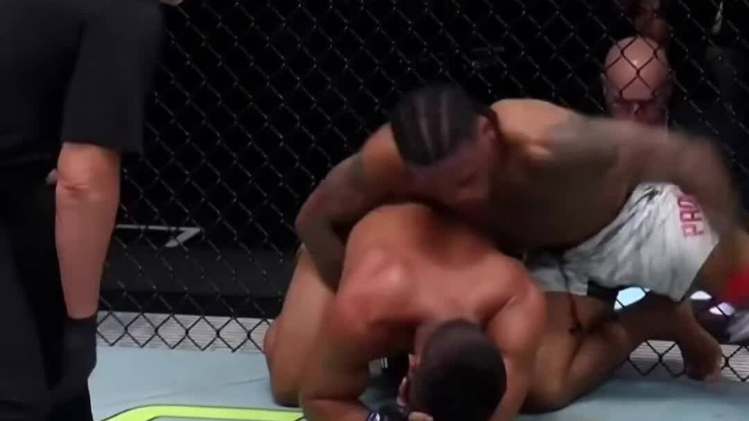 Chris Padilla thắng knock-out kỹ thuật