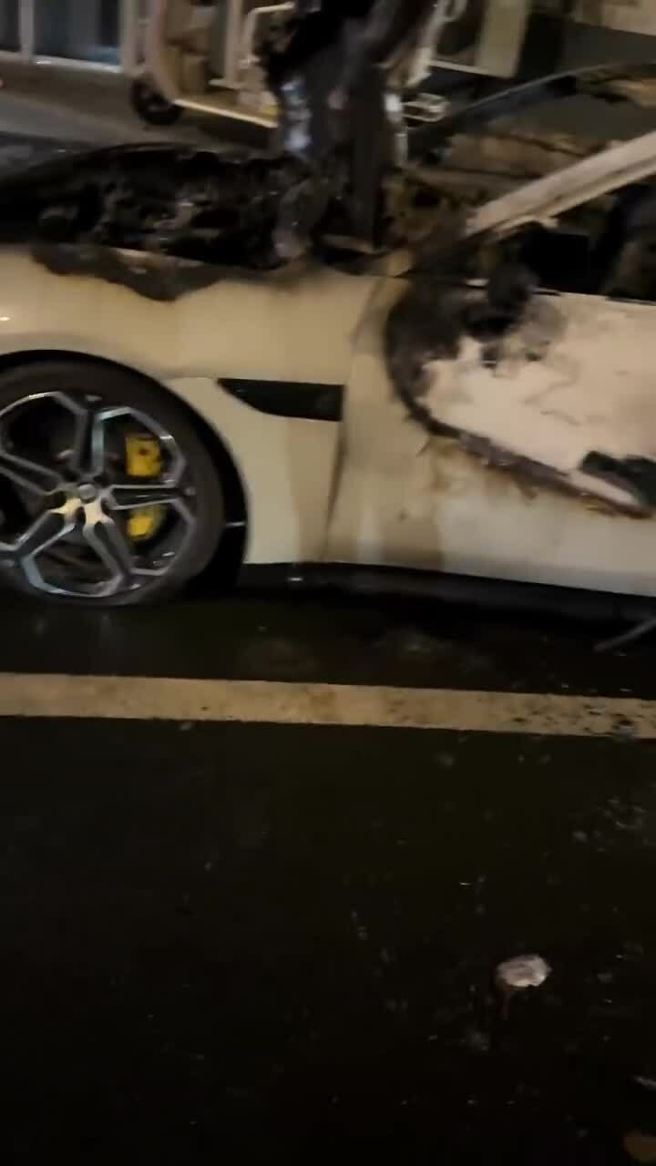 Xe điện Xiaomi bốc cháy