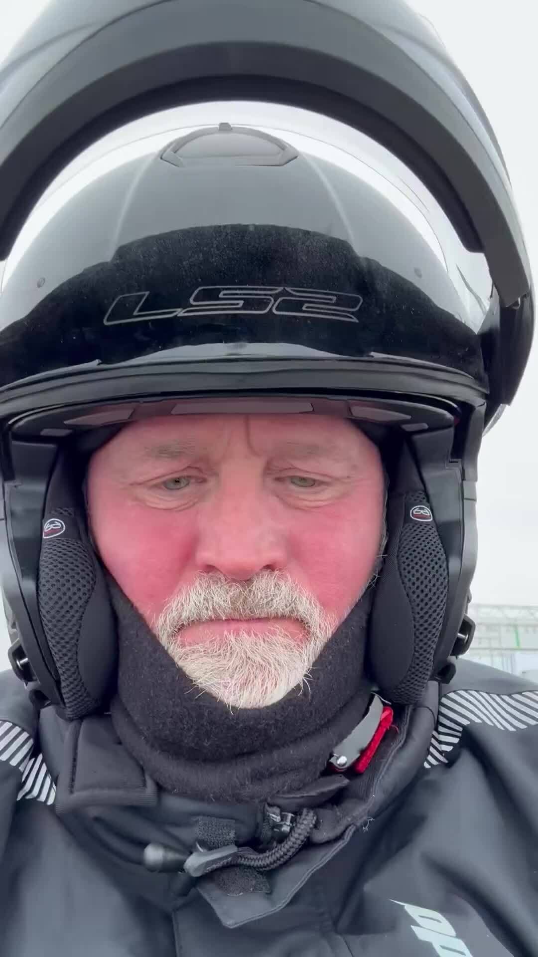 Nghị sĩ Mỹ lái môtô 1.500 km để kịp bỏ phiếu