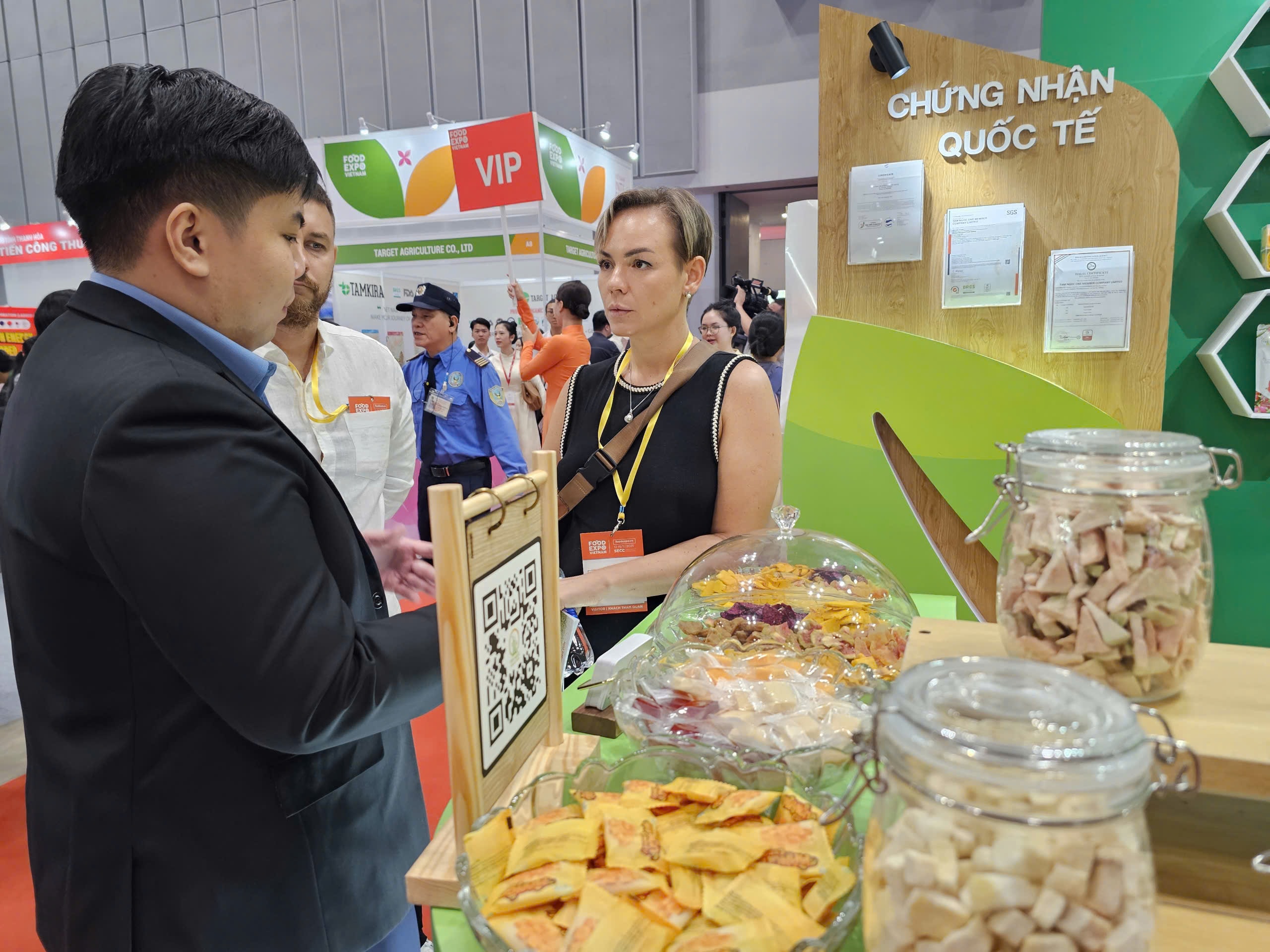 Trải nghiệm triển lãm thực phẩm Việt Nam 2025 qua không gian thực tế ảo 3D - Ảnh 7. Trải nghiệm triển lãm thực phẩm Việt Nam 2025 qua không gian thực tế ảo 3D - Ảnh 7.