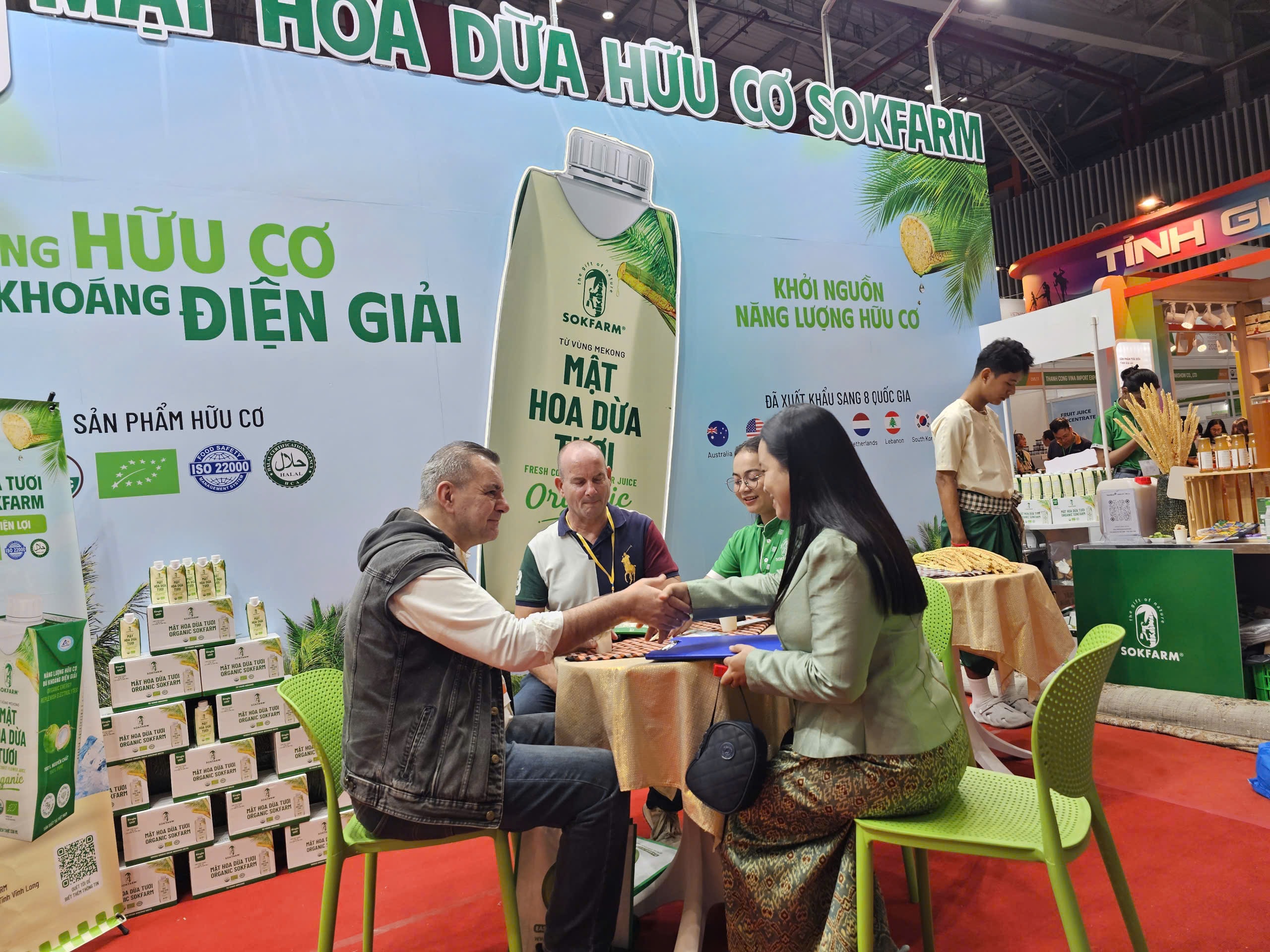 Trải nghiệm triển lãm thực phẩm Việt Nam 2025 qua không gian thực tế ảo 3D - Ảnh 8. Trải nghiệm triển lãm thực phẩm Việt Nam 2025 qua không gian thực tế ảo 3D - Ảnh 8.