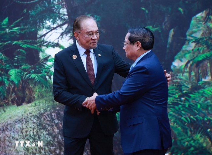 Thủ tướng Malaysia đón Thủ tướng Phạm Minh Chính dự Hội nghị cấp cao ASEAN - Ảnh 3.
