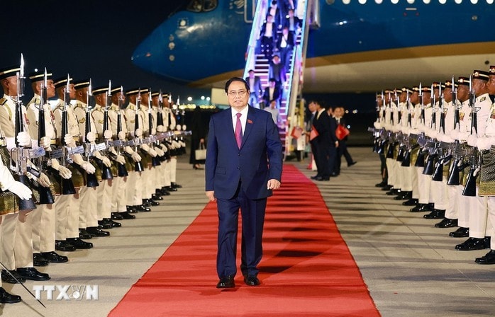 Thủ tướng Malaysia đón Thủ tướng Phạm Minh Chính dự Hội nghị cấp cao ASEAN - Ảnh 2.