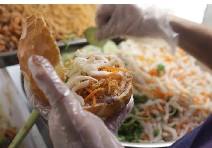 Tăng cường kiểm tra các cơ sở tương tự "Bánh mì cóc Cô Bích" - Ảnh 1.