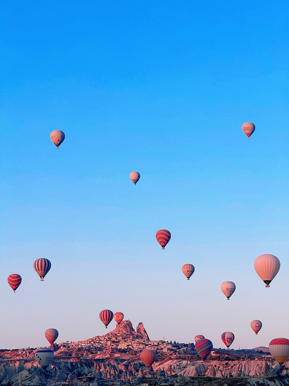 Người phụ nữ Việt đi 80 nước và sự cố mắc kẹt ở biên giới Tây Phi - 1