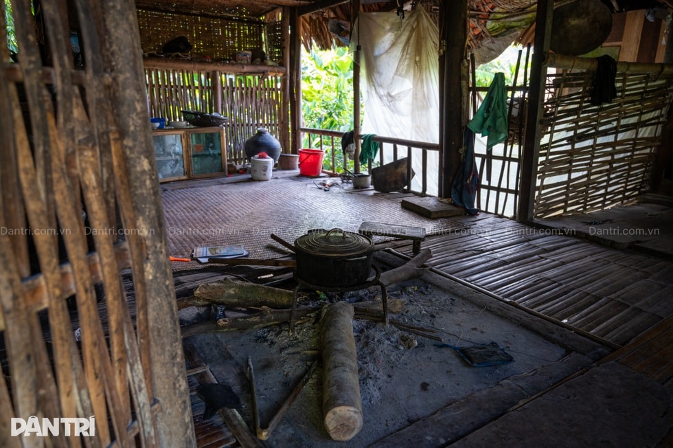 Bà nội gần 80 tuổi gồng gánh 3 cháu nhỏ mồ côi cha, mẹ bỏ đi - 13 Bà nội gần 80 tuổi gồng gánh 3 cháu nhỏ mồ côi cha, mẹ bỏ đi - 13